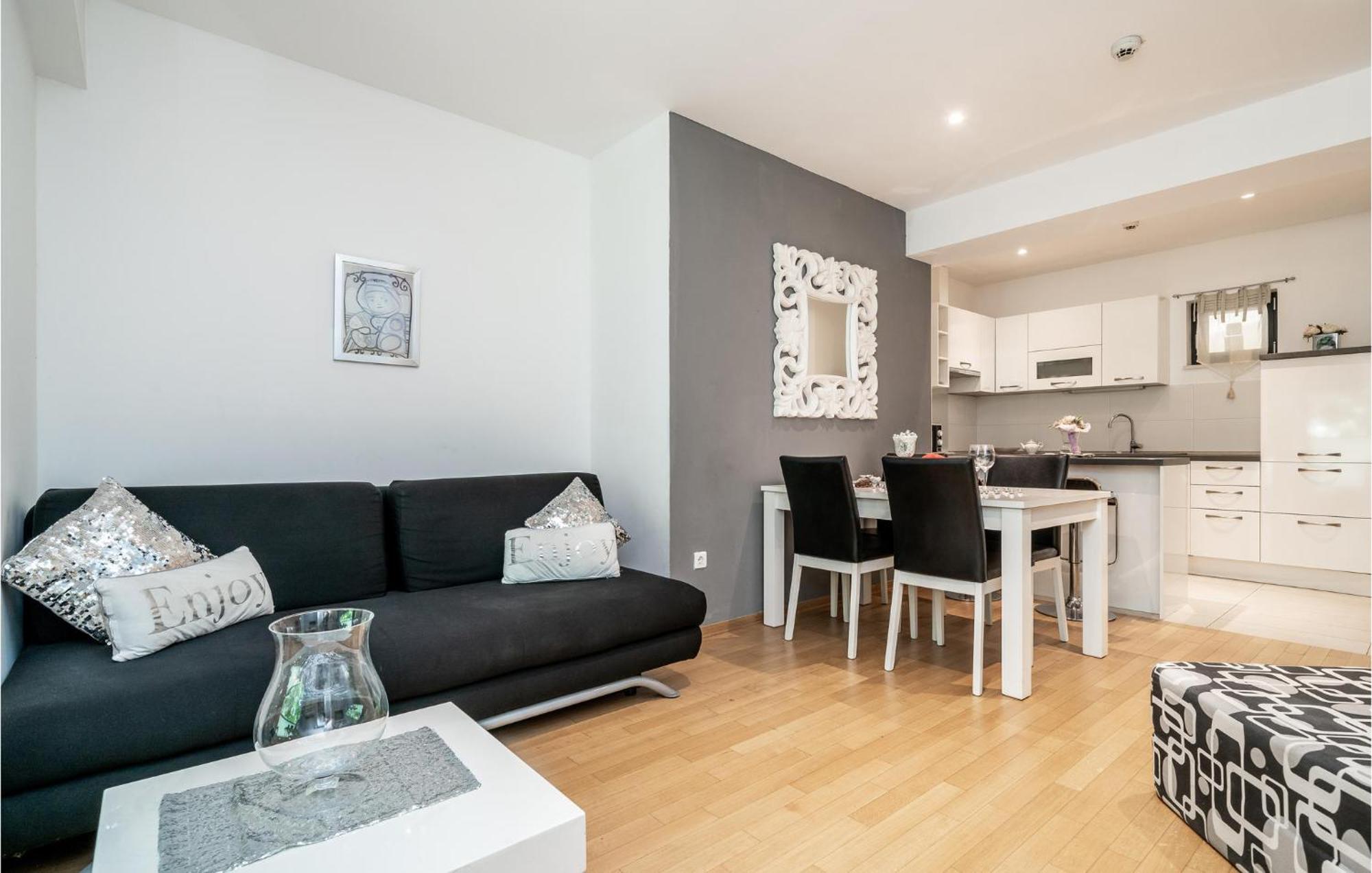 1 Bedroom Amazing Apartment In Dubrovnik Ngoại thất bức ảnh