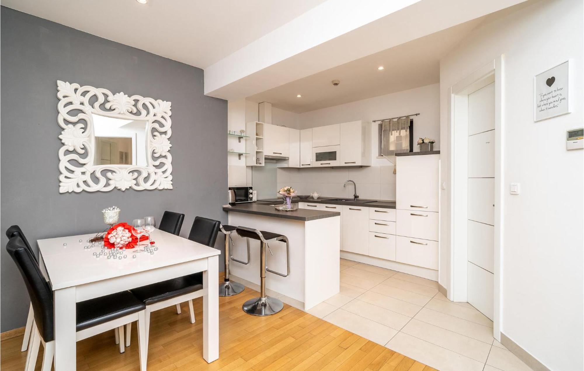 1 Bedroom Amazing Apartment In Dubrovnik Ngoại thất bức ảnh